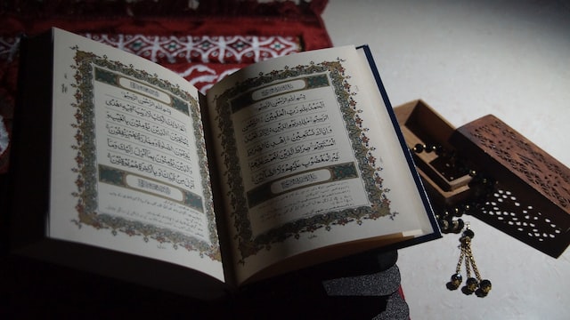 The Holy Quran - Book of Muslims