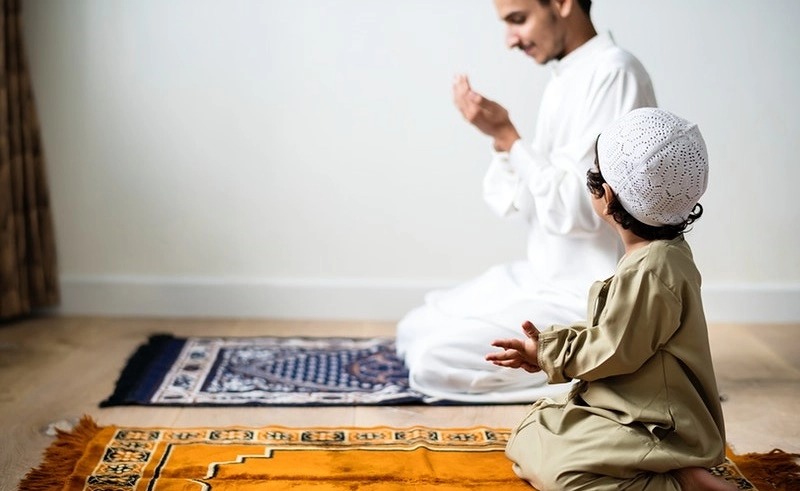 encourage children to pray and read the Quran