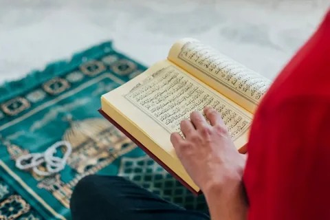 what are the rules of stopping when reading quran