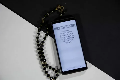 Is it possible reading quran without wudu on phone