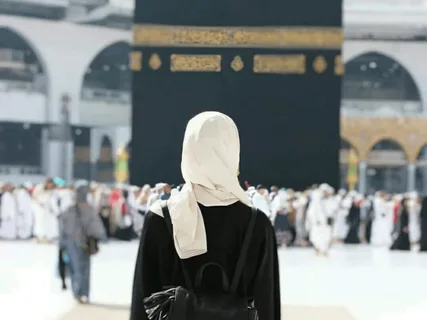 can a woman perform hajj alone in islam